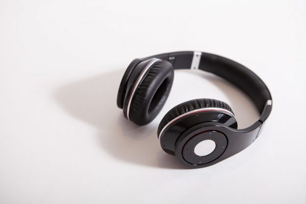 Noise cancellation headphones headphones